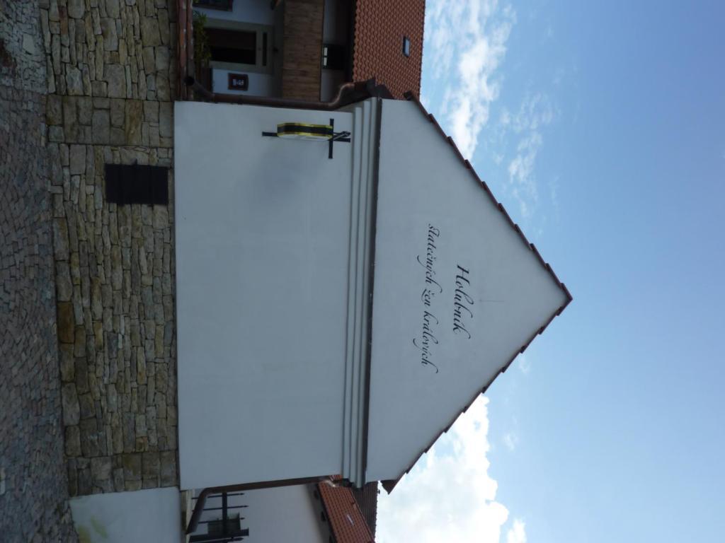 Holubnik Statecnych Zen Kralovych Hotel Luze Exterior photo