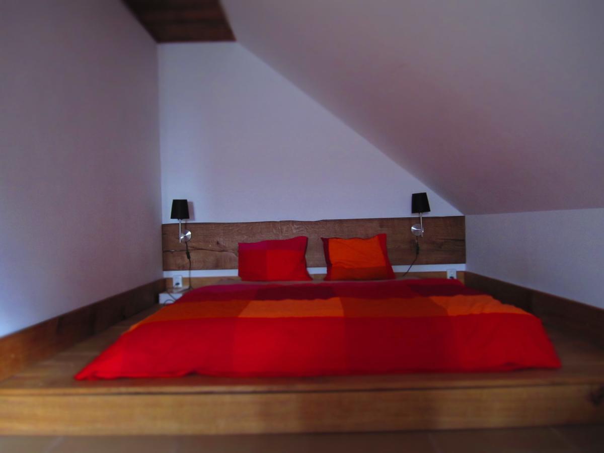 Holubnik Statecnych Zen Kralovych Hotel Luze Exterior photo