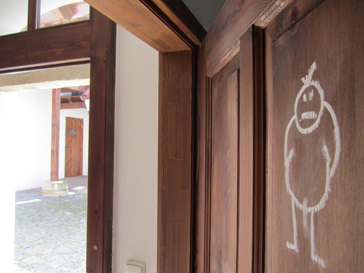 Holubnik Statecnych Zen Kralovych Hotel Luze Exterior photo